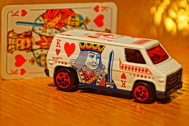 Strejda sbírá autíčka. 